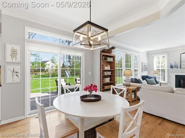 722 Lake Ridge Road, Rochester Hills, MI 48307