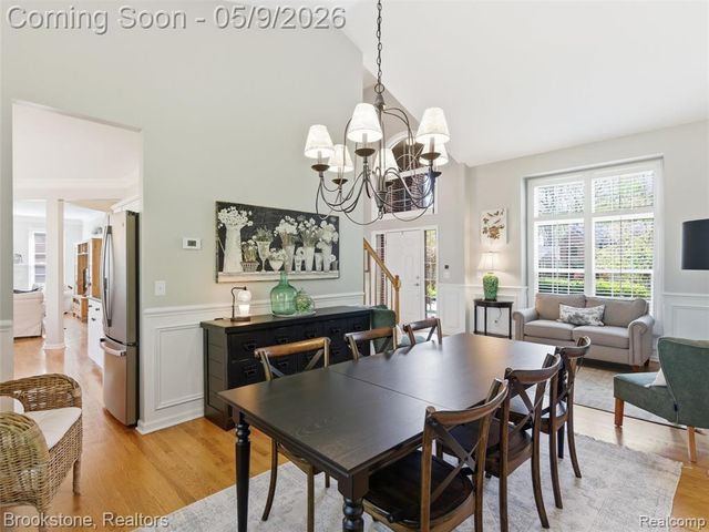 722 Lake Ridge Road, Rochester Hills, MI 48307