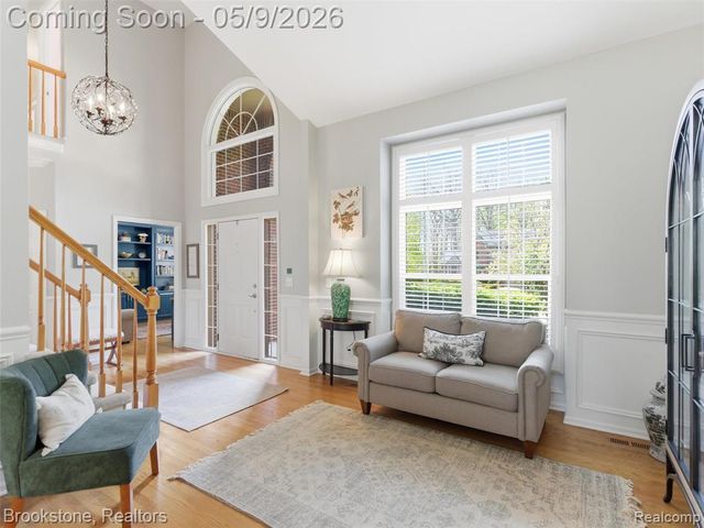 722 Lake Ridge Road, Rochester Hills, MI 48307