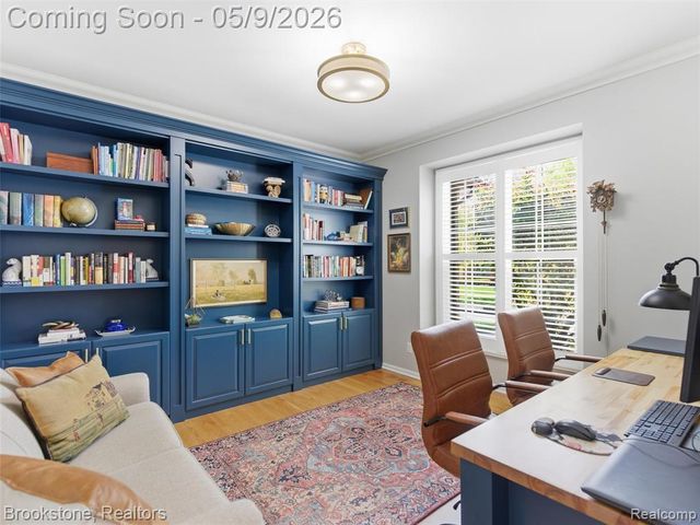 722 Lake Ridge Road, Rochester Hills, MI 48307