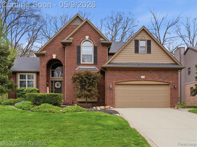 722 Lake Ridge Road, Rochester Hills, MI 48307
