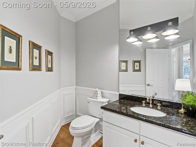 722 Lake Ridge Road, Rochester Hills, MI 48307