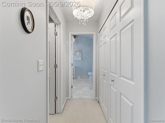 722 Lake Ridge Road, Rochester Hills, MI 48307