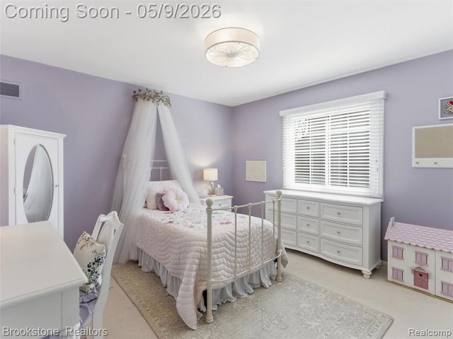 722 Lake Ridge Road, Rochester Hills, MI 48307