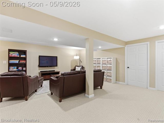 722 Lake Ridge Road, Rochester Hills, MI 48307