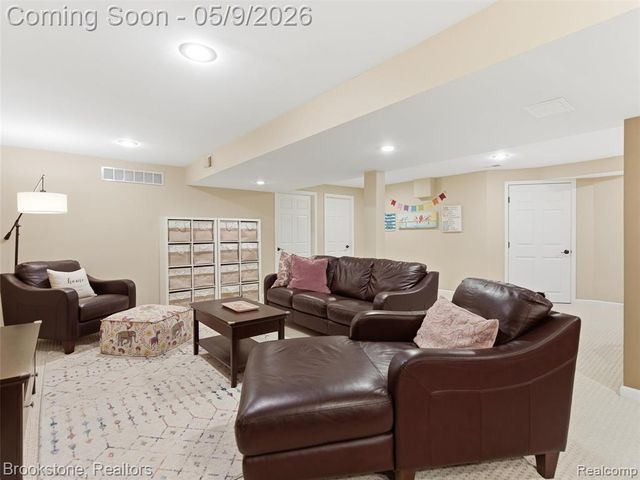 722 Lake Ridge Road, Rochester Hills, MI 48307
