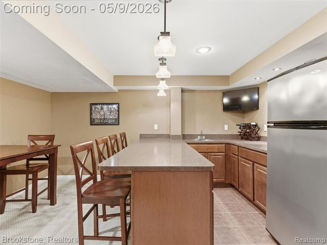 722 Lake Ridge Road, Rochester Hills, MI 48307