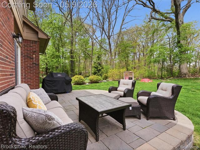 722 Lake Ridge Road, Rochester Hills, MI 48307