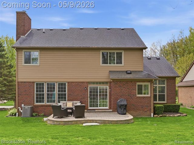 722 Lake Ridge Road, Rochester Hills, MI 48307