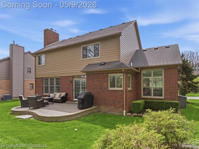 722 Lake Ridge Road, Rochester Hills, MI 48307
