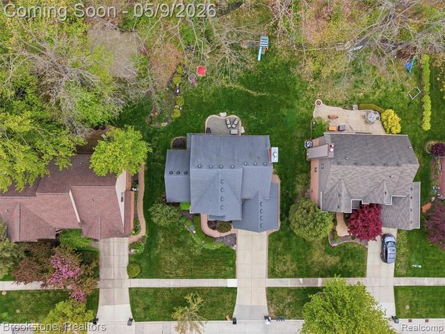 722 Lake Ridge Road, Rochester Hills, MI 48307
