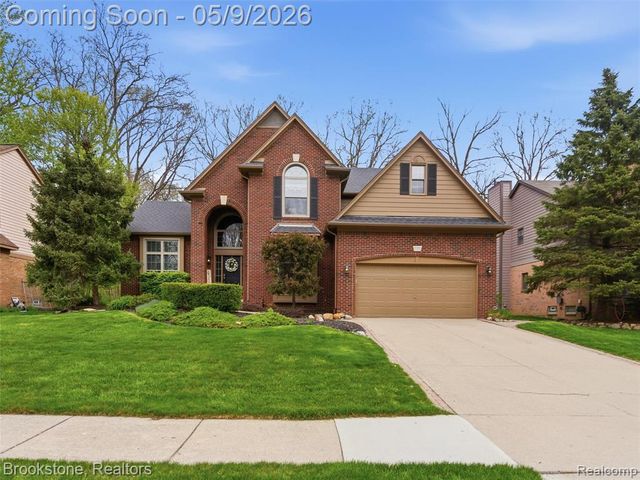 722 Lake Ridge Road, Rochester Hills, MI 48307