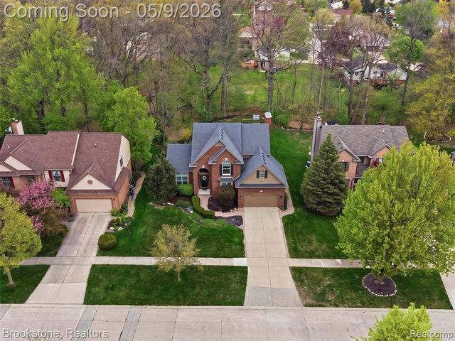 722 Lake Ridge Road, Rochester Hills, MI 48307