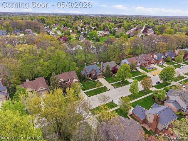 722 Lake Ridge Road, Rochester Hills, MI 48307