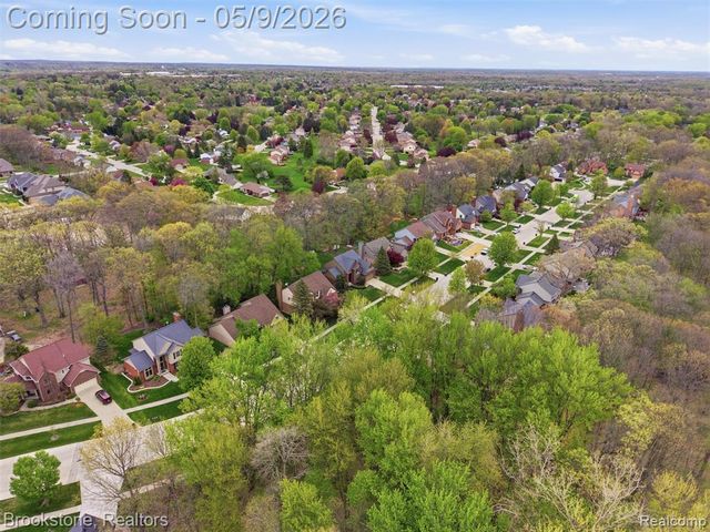 722 Lake Ridge Road, Rochester Hills, MI 48307