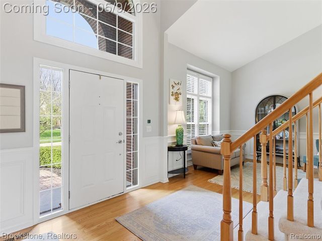 722 Lake Ridge Road, Rochester Hills, MI 48307