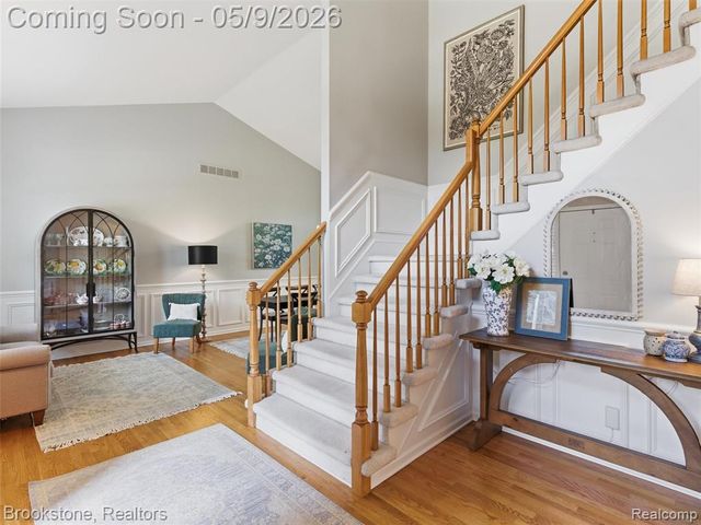 722 Lake Ridge Road, Rochester Hills, MI 48307