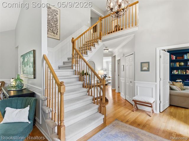 722 Lake Ridge Road, Rochester Hills, MI 48307