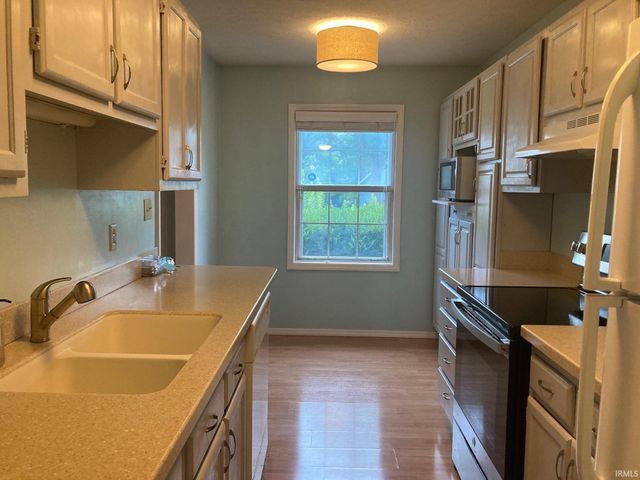 3871 S Laurel Court, Bloomington, IN 47401