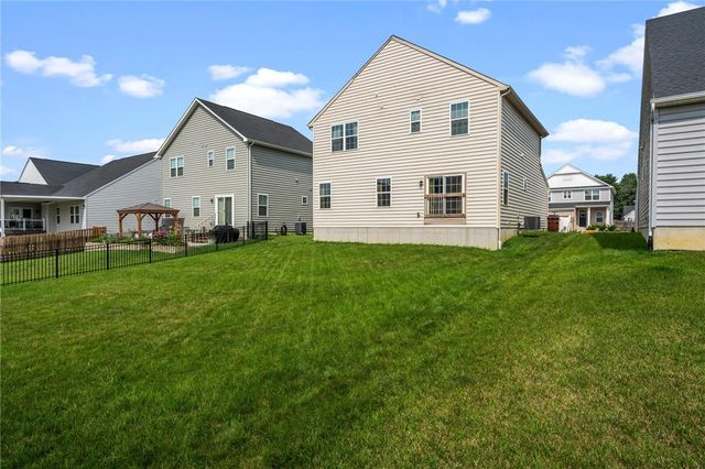 169 Cresting Road, Fairborn, OH 45324