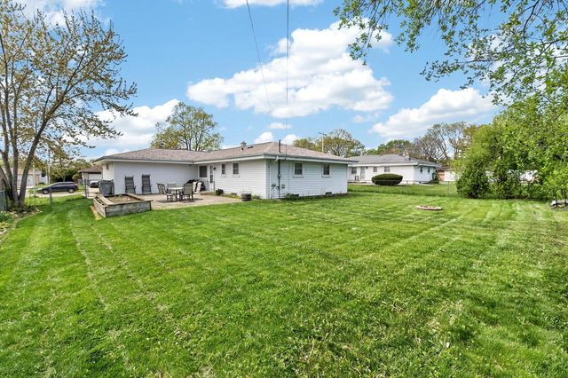 8810 W Petersik STREET, Milwaukee, WI 53224