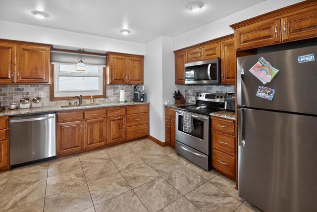 8810 W Petersik STREET, Milwaukee, WI 53224