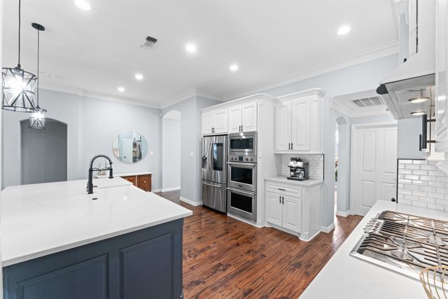 506 Moorgate Court, Grand Prairie, TX 75052