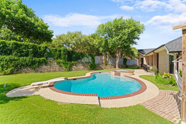 506 Moorgate Court, Grand Prairie, TX 75052