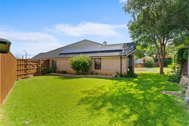 506 Moorgate Court, Grand Prairie, TX 75052