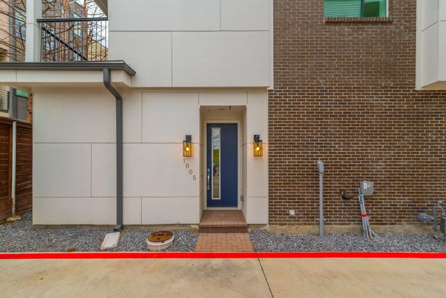 381 E Greenbriar Lane 1005, Dallas, TX 75203