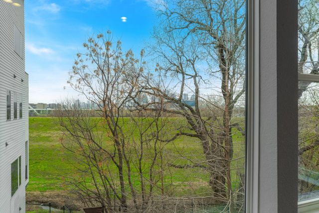 381 E Greenbriar Lane 1005, Dallas, TX 75203