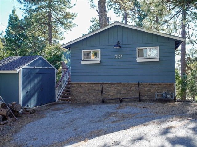 810 W Victoria Court, Lake Arrowhead, CA 92352