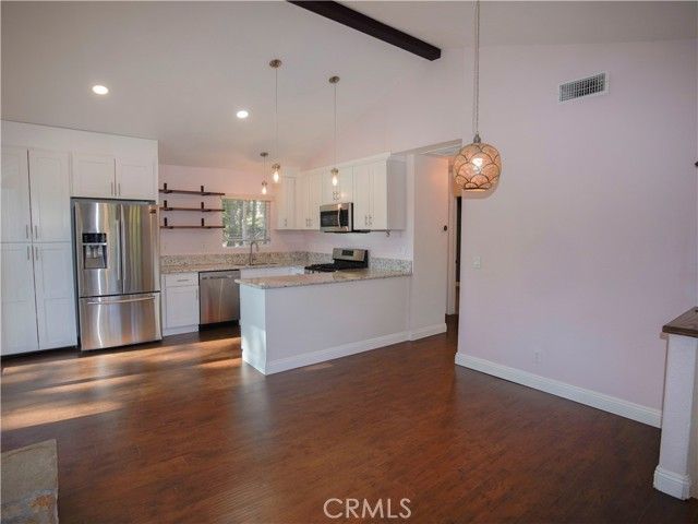 810 W Victoria Court, Lake Arrowhead, CA 92352