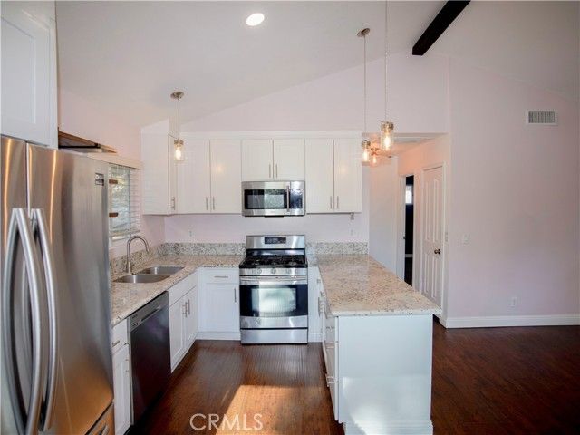 810 W Victoria Court, Lake Arrowhead, CA 92352