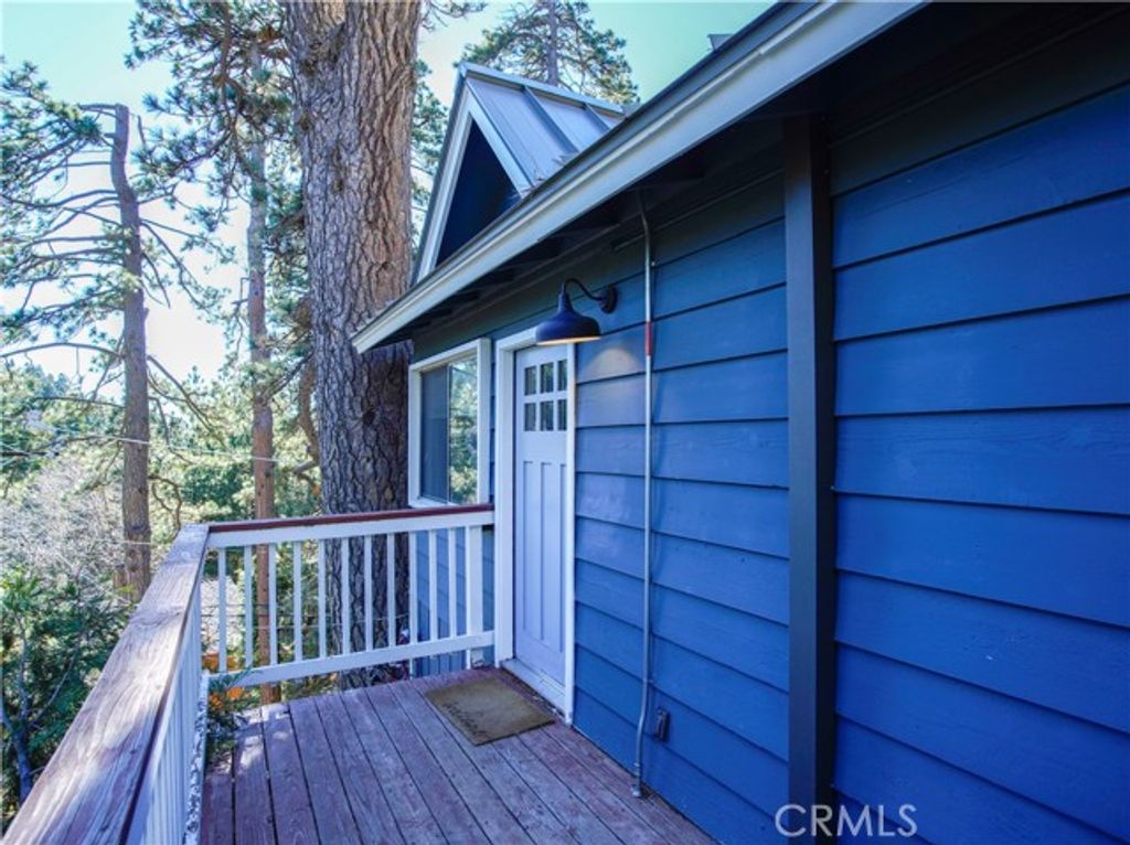 810 W Victoria Court, Lake Arrowhead, CA 92352