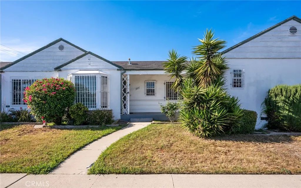 7427 S Hoover Street, Los Angeles, CA 90044