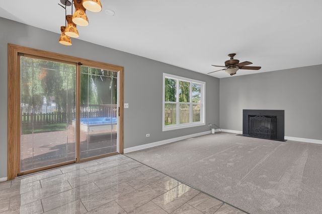 1560 Colorado Avenue, Aurora, IL 60506