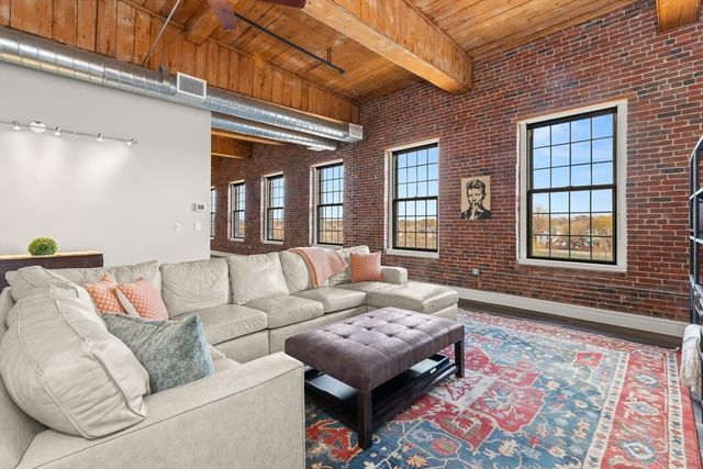 130 John Street 303, Lowell, MA 01852