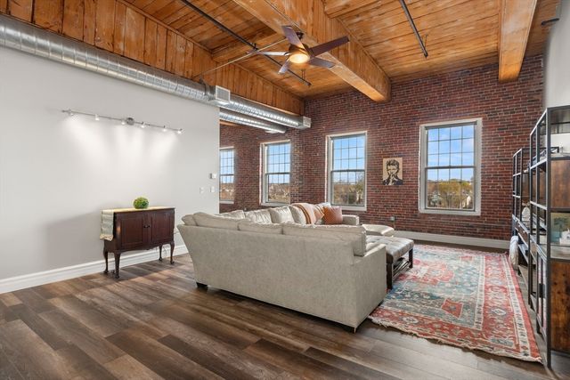130 John Street 303, Lowell, MA 01852