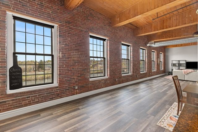 130 John Street 303, Lowell, MA 01852