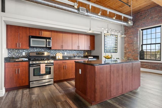 130 John Street 303, Lowell, MA 01852
