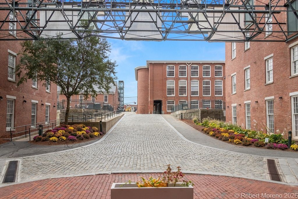 130 John Street 303, Lowell, MA 01852