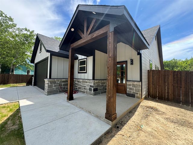 205 W Elm Street, Alvarado, TX 76009