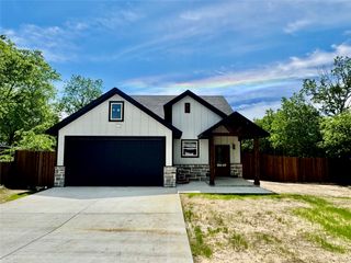 205 W Elm Street, Alvarado, TX 76009