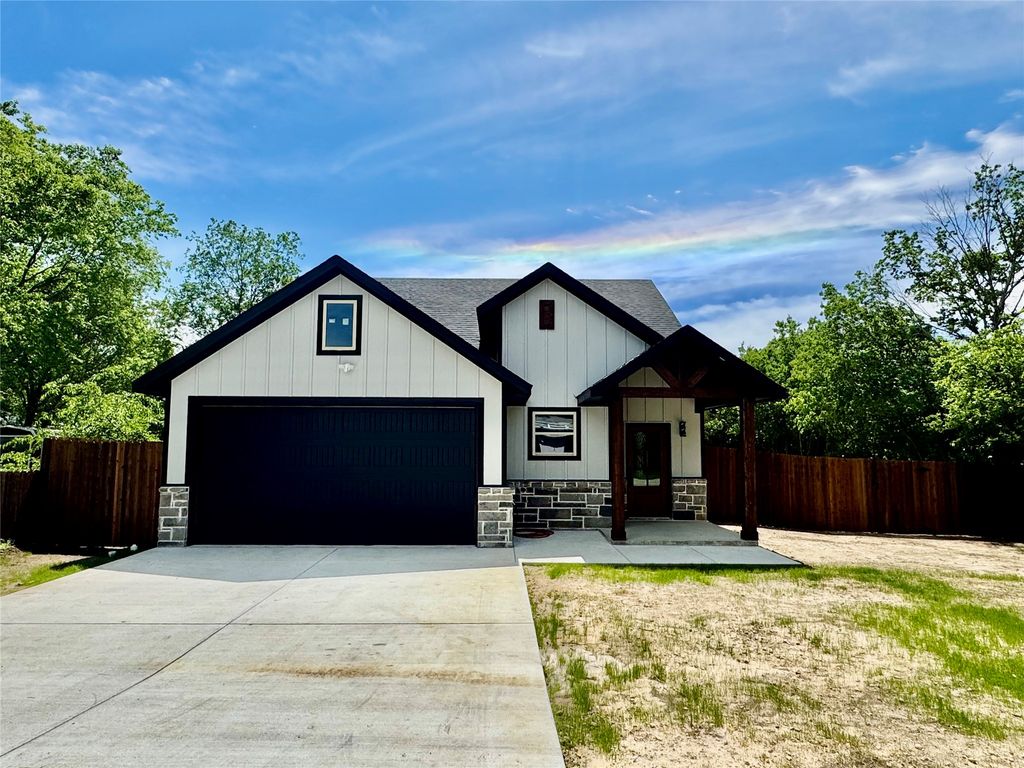 205 W Elm Street, Alvarado, TX 76009