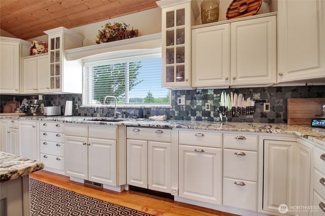 15892 Larson Lane, Mount Vernon, WA 98273