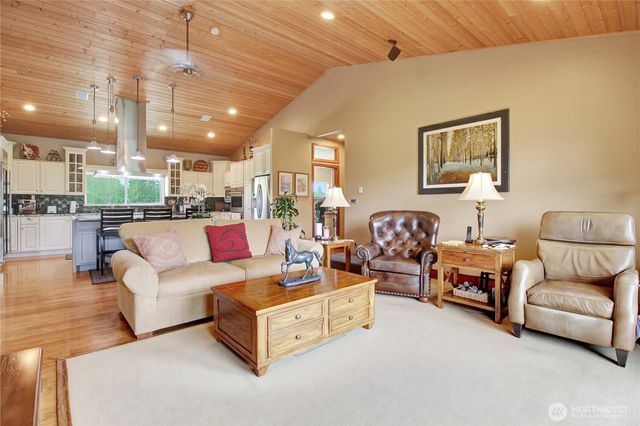 15892 Larson Lane, Mount Vernon, WA 98273