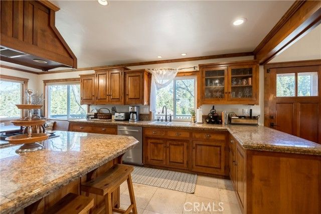 813 Brentwood Drive, Lake Arrowhead, CA 92352