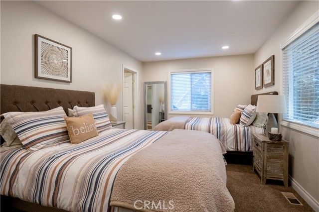 813 Brentwood Drive, Lake Arrowhead, CA 92352