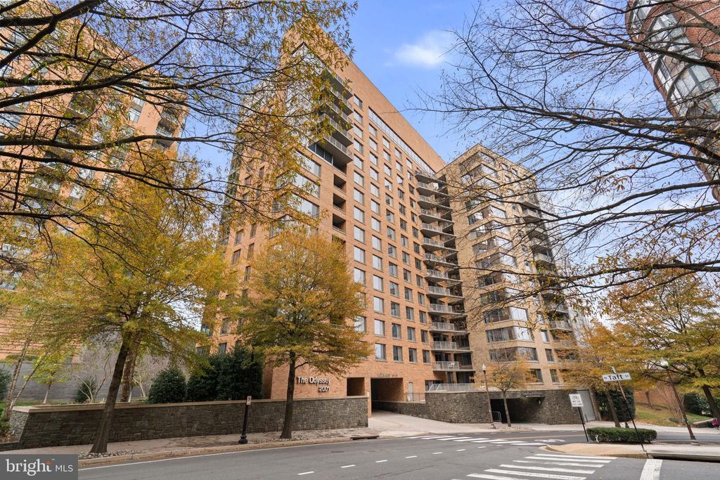 2001 15TH ST N #813, Arlington, VA 22201